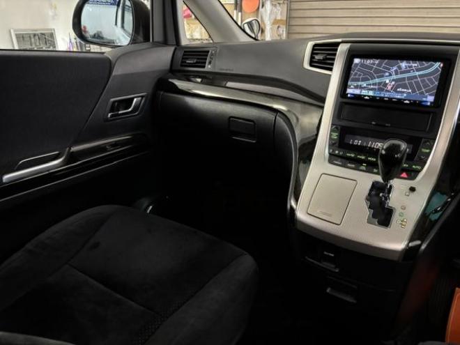 アルファード２４０Ｓ　プライムセレクションⅡ　タイプゴールドⅡ　本州仕入　禁煙車　アルパインリアフリップダウンモニター　両側パワースライドドア　パワーバックドア　純正１８インチＡＷ　社外１６ＡＷ＋スタッドレスタイヤ　純正ナビ　地デジ　Ｂｌｕｅｔｏｏｔｈオーディオ 4WD 2400 5Dr