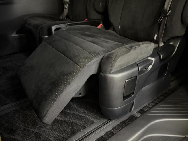 アルファード２４０Ｓ　プライムセレクションⅡ　タイプゴールドⅡ　本州仕入　禁煙車　アルパインリアフリップダウンモニター　両側パワースライドドア　パワーバックドア　純正１８インチＡＷ　社外１６ＡＷ＋スタッドレスタイヤ　純正ナビ　地デジ　Ｂｌｕｅｔｏｏｔｈオーディオ 4WD 2400 5Dr