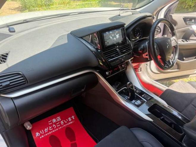 エクリプスクロスPHEV 2.4 G 4WD　ハーフレザーシートETCシートヒーター　ハンドルヒータークルーズコントロール　パドルシフト 2400