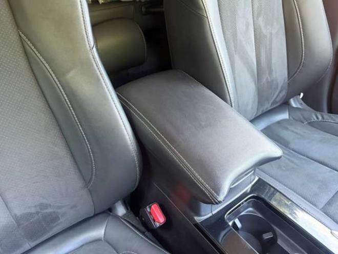 エクリプスクロスPHEV 2.4 G 4WD　ハーフレザーシートETCシートヒーター　ハンドルヒータークルーズコントロール　パドルシフト 2400