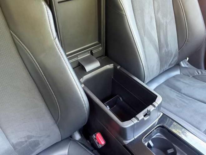 エクリプスクロスPHEV 2.4 G 4WD　ハーフレザーシートETCシートヒーター　ハンドルヒータークルーズコントロール　パドルシフト 2400