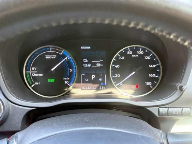 エクリプスクロスPHEV 2.4 G 4WD　ハーフレザーシートETCシートヒーター　ハンドルヒータークルーズコントロール　パドルシフト 2400