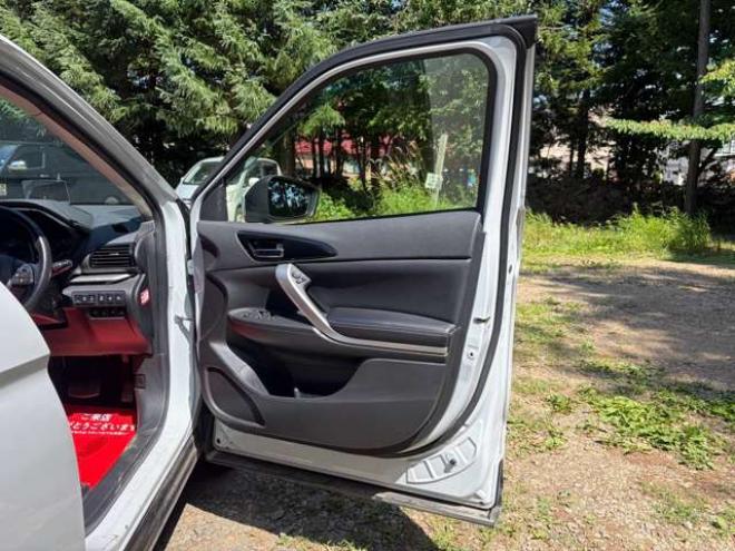 エクリプスクロスPHEV 2.4 G 4WD　ハーフレザーシートETCシートヒーター　ハンドルヒータークルーズコントロール　パドルシフト 2400