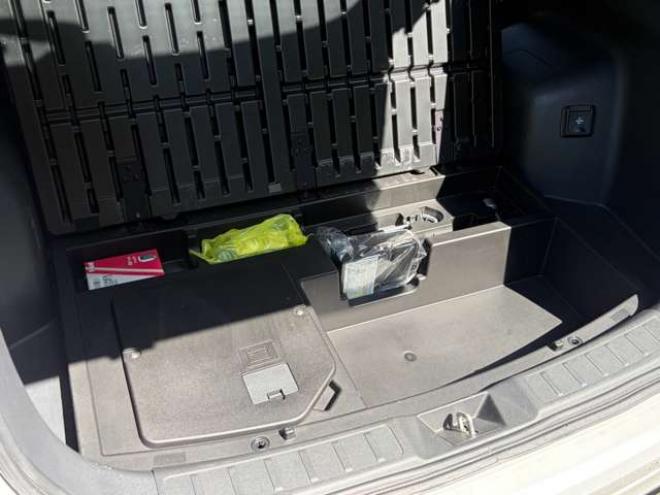 エクリプスクロスPHEV 2.4 G 4WD　ハーフレザーシートETCシートヒーター　ハンドルヒータークルーズコントロール　パドルシフト 2400