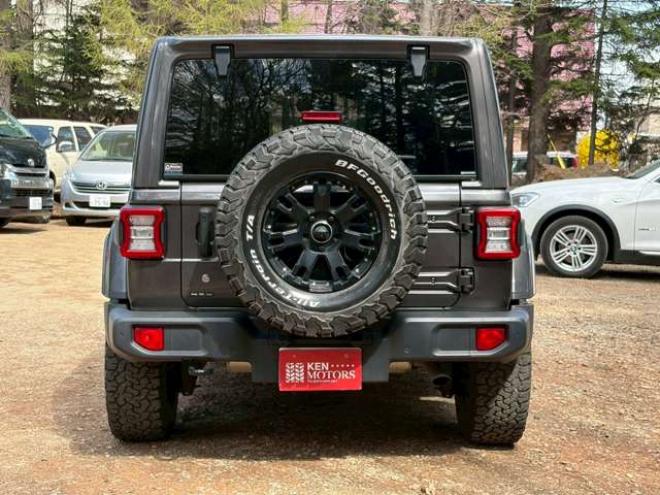 ラングラーアンリミテッド サハラ 3.6L 4WD　グラナイトグレー　エアコン　クルコン　パワステ　パワーウィンドウ　フロントカメラ　バックカメラ　キーレスエントリー　アルミホイール　ABS　横滑り防止装置　盗難防止装置　フルセグTV 正規輸入車 3600