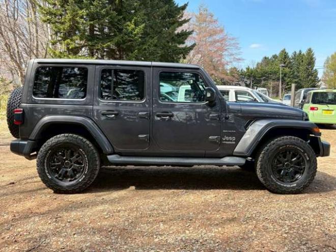 ラングラーアンリミテッド サハラ 3.6L 4WD　グラナイトグレー　エアコン　クルコン　パワステ　パワーウィンドウ　フロントカメラ　バックカメラ　キーレスエントリー　アルミホイール　ABS　横滑り防止装置　盗難防止装置　フルセグTV 正規輸入車 3600