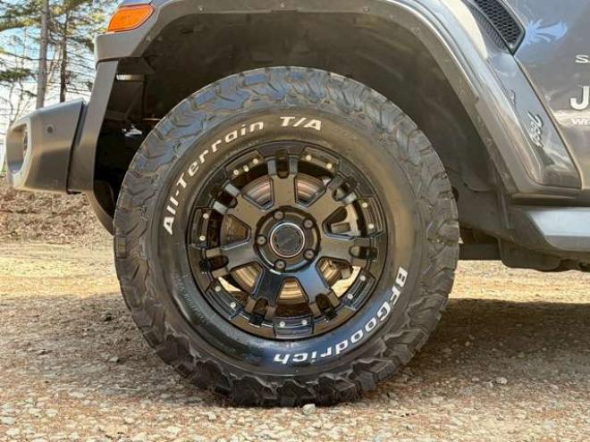 ラングラーアンリミテッド サハラ 3.6L 4WD　グラナイトグレー　エアコン　クルコン　パワステ　パワーウィンドウ　フロントカメラ　バックカメラ　キーレスエントリー　アルミホイール　ABS　横滑り防止装置　盗難防止装置　フルセグTV 正規輸入車 3600
