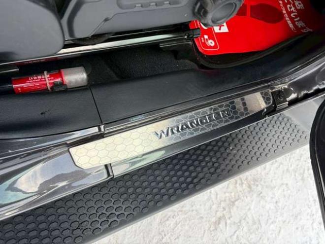 ラングラーアンリミテッド サハラ 3.6L 4WD　グラナイトグレー　エアコン　クルコン　パワステ　パワーウィンドウ　フロントカメラ　バックカメラ　キーレスエントリー　アルミホイール　ABS　横滑り防止装置　盗難防止装置　フルセグTV 正規輸入車 3600