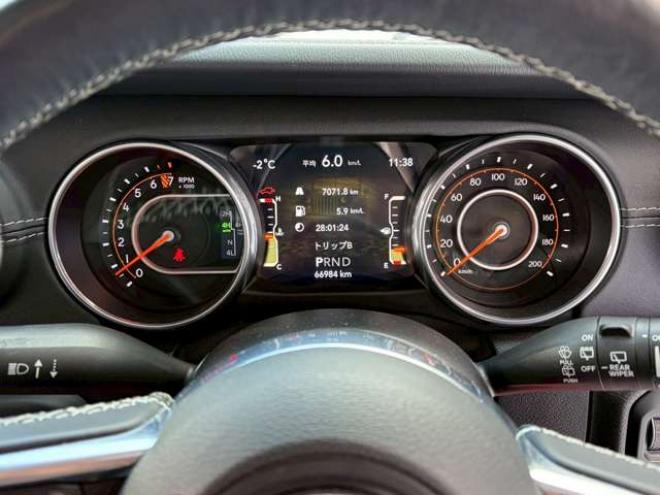 ラングラーアンリミテッド サハラ 3.6L 4WD　グラナイトグレー　エアコン　クルコン　パワステ　パワーウィンドウ　フロントカメラ　バックカメラ　キーレスエントリー　アルミホイール　ABS　横滑り防止装置　盗難防止装置　フルセグTV 正規輸入車 3600