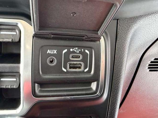 ラングラーアンリミテッド サハラ 3.6L 4WD　グラナイトグレー　エアコン　クルコン　パワステ　パワーウィンドウ　フロントカメラ　バックカメラ　キーレスエントリー　アルミホイール　ABS　横滑り防止装置　盗難防止装置　フルセグTV 正規輸入車 3600