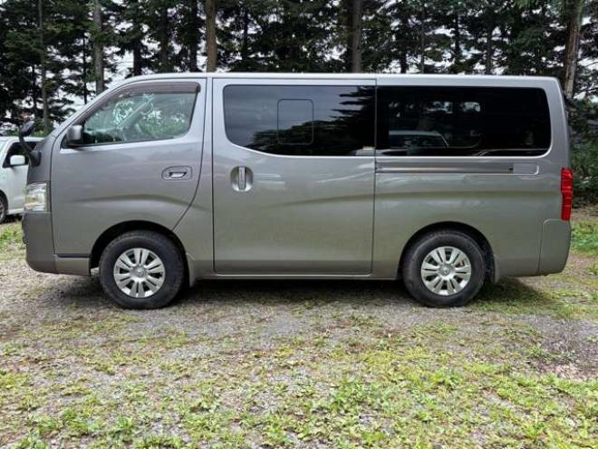 キャラバンNV350 2.5 プレミアムGX ロングボディ ディーゼルターボ 4WD　本州仕入　社外ナビ　バックカメラ　地デジ　エンジンスターター　ベットキット　ETC 2500