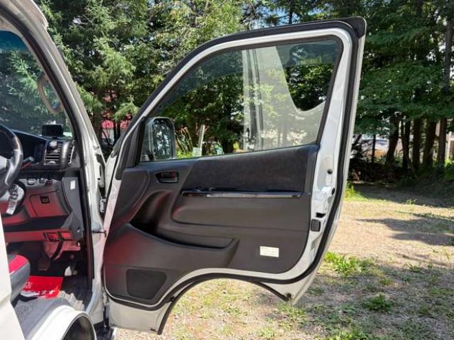 ハイエース2.7 GL ロング ミドルルーフ 4WD　キャンピング仕様(3ナンバー)　冷蔵庫　流し台　F Fヒーター　テーブル　ベット展開　外部電源　インバーター　バッテリーシステム　10人乗り 2700