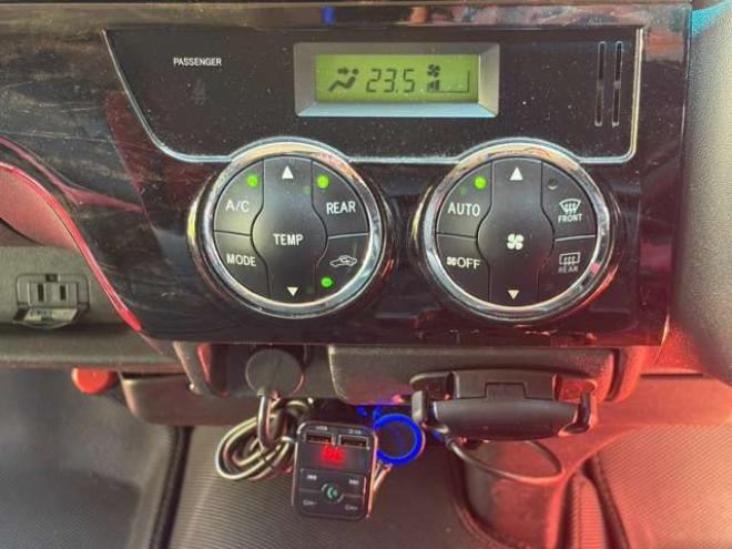 ハイエース2.7 GL ロング ミドルルーフ 4WD　キャンピング仕様(3ナンバー)　冷蔵庫　流し台　F Fヒーター　テーブル　ベット展開　外部電源　インバーター　バッテリーシステム　10人乗り 2700
