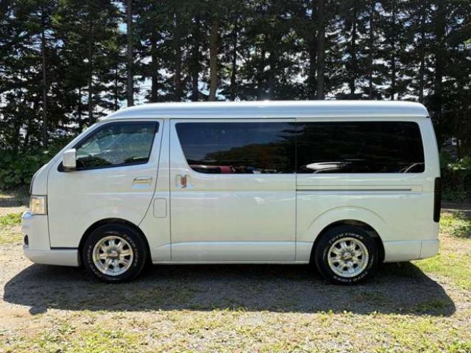 ハイエース2.7 GL ロング ミドルルーフ 4WD　キャンピング仕様(3ナンバー)　冷蔵庫　流し台　F Fヒーター　テーブル　ベット展開　外部電源　インバーター　バッテリーシステム　10人乗り 2700