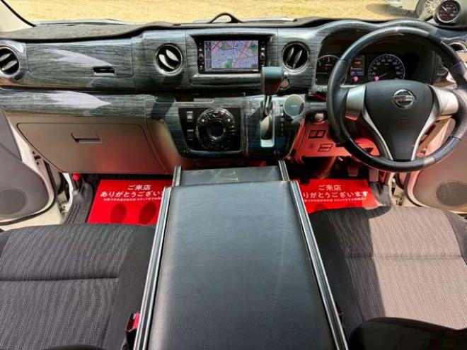 キャラバンNV350 2.5 プレミアムGX ロングボディ ディーゼルターボ 4WD　ドライブレコーダー　後席モニター　フルセグ　ナビ　バックカメラ　キーレスエントリー　ETC　両側スライドドア　ABS　盗難防止装置　横滑り防止装置　エアコン　パワステ　パワーウィンドウ 2500