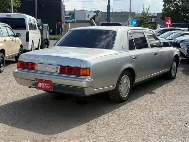 センチュリー5.0　本革シート　全席シートヒーター　後席リフレッシング機能純正アルミ　純正ナビ 2WD 5000