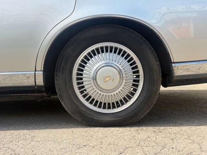 センチュリー5.0　本革シート　全席シートヒーター　後席リフレッシング機能純正アルミ　純正ナビ 2WD 5000