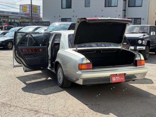 センチュリー5.0　本革シート　全席シートヒーター　後席リフレッシング機能純正アルミ　純正ナビ 2WD 5000