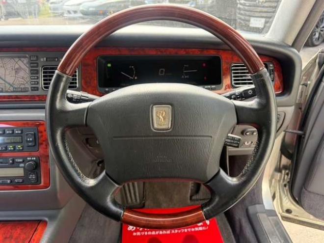 センチュリー5.0　本革シート　全席シートヒーター　後席リフレッシング機能純正アルミ　純正ナビ 2WD 5000