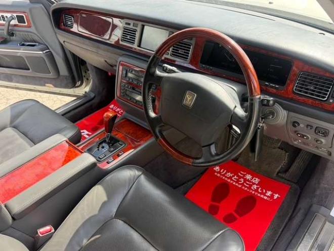センチュリー5.0　本革シート　全席シートヒーター　後席リフレッシング機能純正アルミ　純正ナビ 2WD 5000