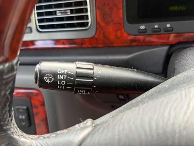 センチュリー5.0　本革シート　全席シートヒーター　後席リフレッシング機能純正アルミ　純正ナビ 2WD 5000