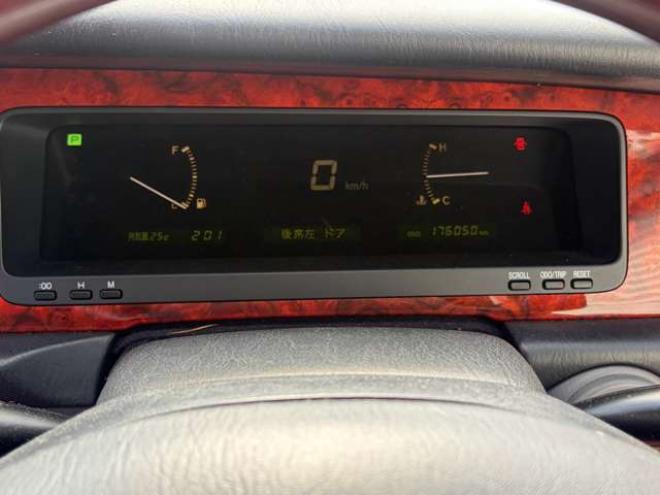 センチュリー5.0　本革シート　全席シートヒーター　後席リフレッシング機能純正アルミ　純正ナビ 2WD 5000