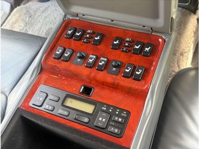 センチュリー5.0　本革シート　全席シートヒーター　後席リフレッシング機能純正アルミ　純正ナビ 2WD 5000
