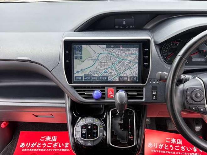 ヴォクシー2.0 ZS 4WD　後期　純正スマートエンスタ　スペアキー　ワンオーナー　純ナビ　バックカメラ　ETC　ネッセン　プッシュスタート　レーンキープ　オートライト　両側パワースライドソア　軽減ブレーキ 2000