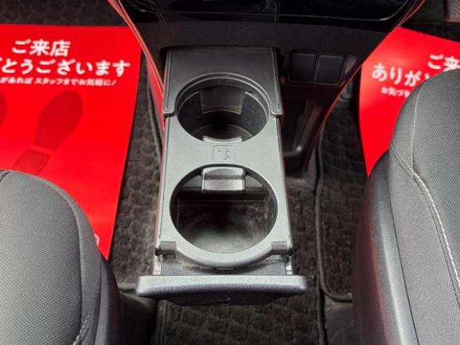 ヴォクシー2.0 ZS 4WD　後期　純正スマートエンスタ　スペアキー　ワンオーナー　純ナビ　バックカメラ　ETC　ネッセン　プッシュスタート　レーンキープ　オートライト　両側パワースライドソア　軽減ブレーキ 2000