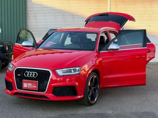 アウディRS Q3 2.5 4WD　ナビTV　バックカメラ　電動シート　パワステ　パワーウィンドウ　シートヒーター　エアコン　ETC　キーレスエントリー　アルミホイール　横滑り防止装置 正規輸入車 2500