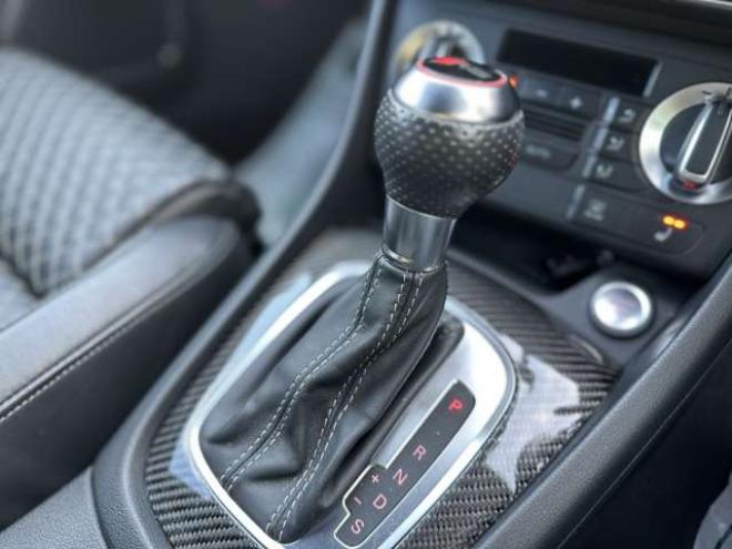 アウディRS Q3 2.5 4WD　ナビTV　バックカメラ　電動シート　パワステ　パワーウィンドウ　シートヒーター　エアコン　ETC　キーレスエントリー　アルミホイール　横滑り防止装置 正規輸入車 2500