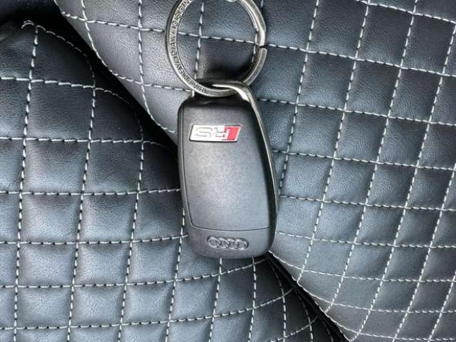 アウディRS Q3 2.5 4WD　ナビTV　バックカメラ　電動シート　パワステ　パワーウィンドウ　シートヒーター　エアコン　ETC　キーレスエントリー　アルミホイール　横滑り防止装置 正規輸入車 2500