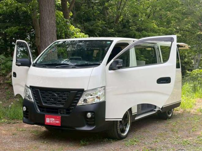 キャラバンNV350 2.5 プレミアムGX ロングボディ ディーゼルターボ 4WD　社外11インチナビ　バックカメラ　エンジンスターター　ETC　ワンオーナー　左側電動スライドドア　社外アルミ　パワーウィンドウ　パワステ　後席モニター　ABS　キーレスエントリー　衝突被害軽減ブレーキ 2500
