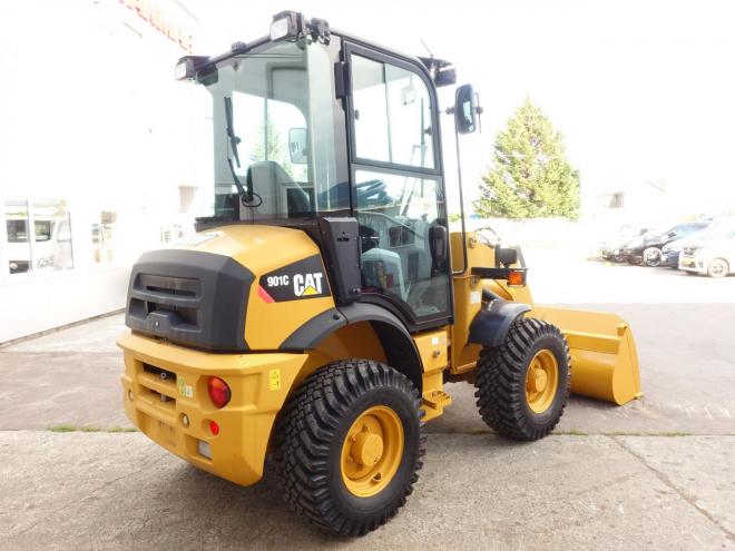 ホイールローダCAT 901C  バケット容量0.4m3