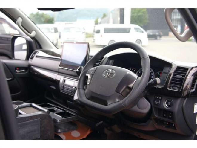 レジアスエース2.8 スーパーGL ダークプライム ロングボディ ディーゼルターボ 4WD　415COBRAオフィシャルコンプリート　ファントムヘッドライトシステム&新作HP-6　18インチホイール&フェイスリフトキット&フルエアロ&フローティングリップ&ローフォルムフェンダー　玄武2インチダウンブロック 2800