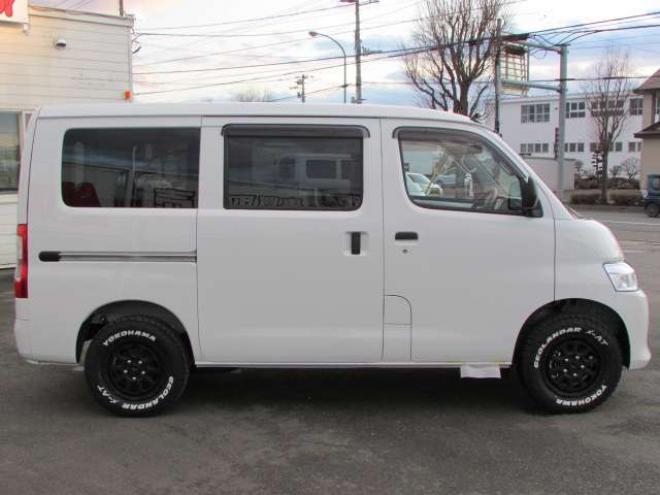 タウンエースバン1.5 GL 4WD　登録済未使用車/スマートアシスト/LEDヘッドライト/MAD CROSS14インチホイール+ジオランダーX-AT/キーレス/アイドリングストップ/ディスプレイオーディオ 登録済未使用車 1500