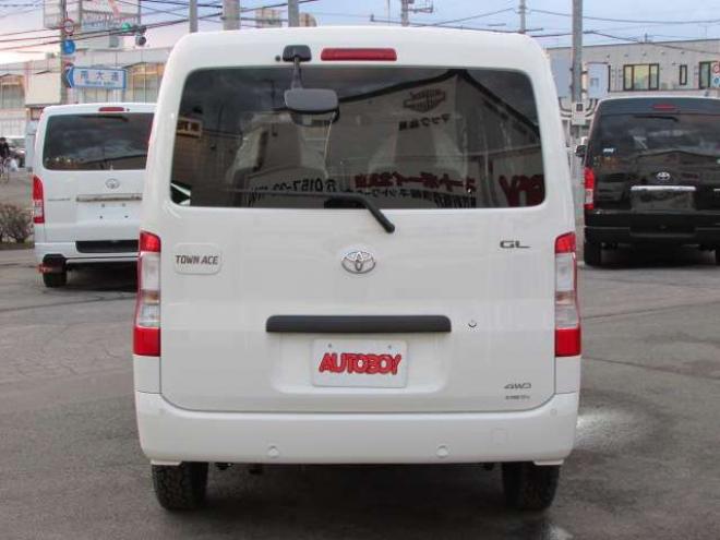 タウンエースバン1.5 GL 4WD　登録済未使用車/スマートアシスト/LEDヘッドライト/MAD CROSS14インチホイール+ジオランダーX-AT/キーレス/アイドリングストップ/ディスプレイオーディオ 登録済未使用車 1500