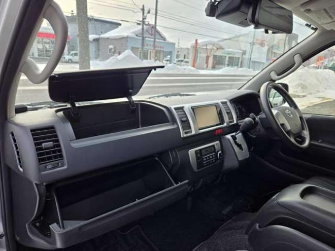 ハイエースバン2.8 スーパーGL ロング ディーゼルターボ 4WD　リアクーラー&ヒーター　プッシュスタート　スマートキー　　ベッドキッド LEDヘッドライト横滑り防止　衝突被害軽減　車線逸脱　トヨタ純正ナビ　フルセグTV　Bluetooth　Bカメラトヨタ純正リアモニター　ETC 2800
