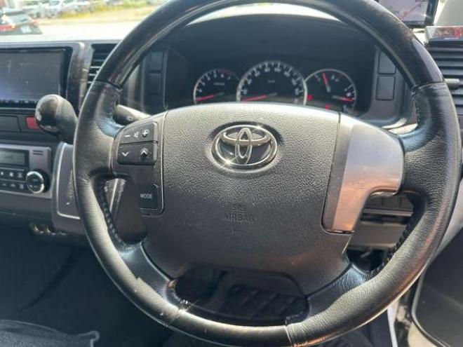 ハイエースバン2.7 スーパーGL ダークプライム ワイド ミドルルーフ ロングボディ 4WD　Pスタート スマートキー 両側スライドドア　OPLEDヘッドライト Fフォグ ハーフレザーシート AC100V ベンチシート　ベッドキット リアクーラー ヒーター ステアリングスイッチ ディスプレイオーディオ　Bluetooth 2700
