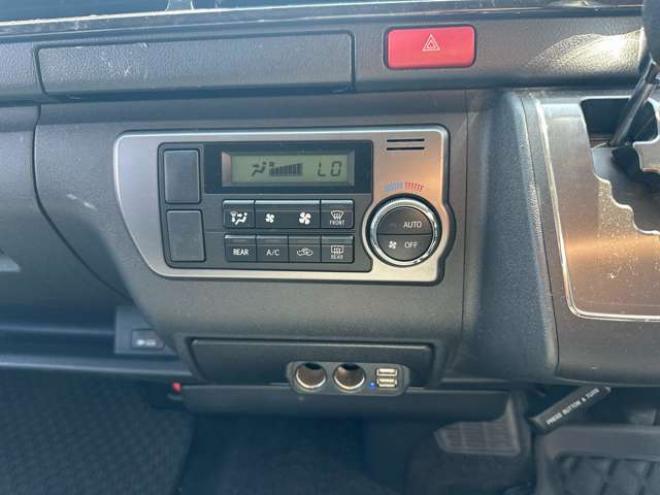 ハイエースバン2.7 スーパーGL ダークプライム ワイド ミドルルーフ ロングボディ 4WD　Pスタート スマートキー 両側スライドドア　OPLEDヘッドライト Fフォグ ハーフレザーシート AC100V ベンチシート　ベッドキット リアクーラー ヒーター ステアリングスイッチ ディスプレイオーディオ　Bluetooth 2700