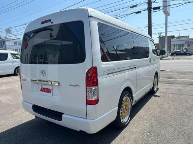 ハイエースバン2.7 スーパーGL ダークプライム ワイド ミドルルーフ ロングボディ 4WD　Pスタート スマートキー 両側スライドドア　OPLEDヘッドライト Fフォグ ハーフレザーシート AC100V ベンチシート　ベッドキット リアクーラー ヒーター ステアリングスイッチ ディスプレイオーディオ　Bluetooth 2700