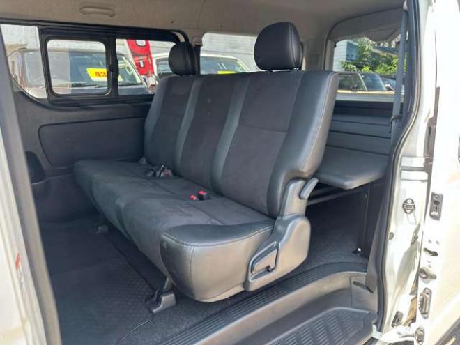 ハイエースバン2.7 スーパーGL ダークプライム ワイド ミドルルーフ ロングボディ 4WD　Pスタート スマートキー 両側スライドドア　OPLEDヘッドライト Fフォグ ハーフレザーシート AC100V ベンチシート　ベッドキット リアクーラー ヒーター ステアリングスイッチ ディスプレイオーディオ　Bluetooth 2700