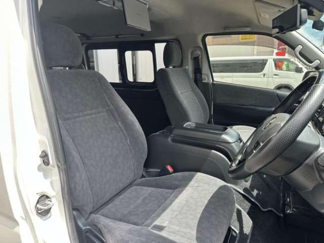 ハイエース2.7 GL ロング ミドルルーフ 4WD　プッシュスタート ETC パワースライドドア 前後ドラレコ 9インチナビ バックカメラ　フルセグTV DVD Bluetooth　フリップダウンモニター ベッドキット ワーク17AW　サブウーファー リアヒーター&クーラー 2700