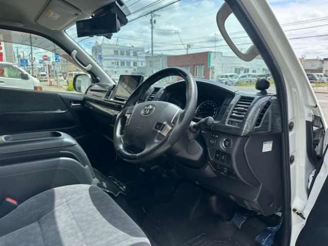 ハイエース2.7 GL ロング ミドルルーフ 4WD　プッシュスタート ETC パワースライドドア 前後ドラレコ 9インチナビ バックカメラ　フルセグTV DVD Bluetooth　フリップダウンモニター ベッドキット ワーク17AW　サブウーファー リアヒーター&クーラー 2700