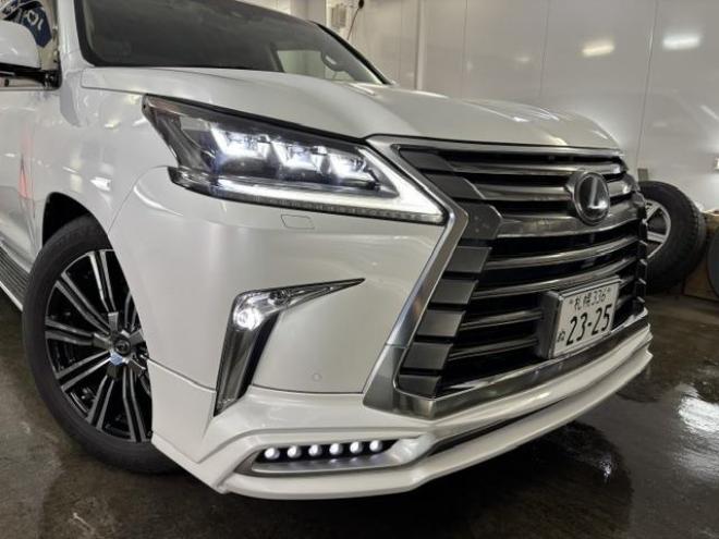 レクサスＬＸ５７０　本州仕入　寒冷地仕様　禁煙車　リアエンターテイメント　ダブルエイトスポイラー＆マフラー　５連ＬＥＤデイライト　レクサスセーフティセンス　純正２１インチＡＷ　社外１８ＡＷ＋スタッドレスタイヤ付 4WD 5700 5Dr
