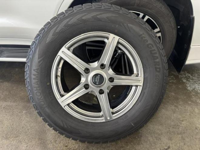 レクサスＬＸ５７０　本州仕入　寒冷地仕様　禁煙車　リアエンターテイメント　ダブルエイトスポイラー＆マフラー　５連ＬＥＤデイライト　レクサスセーフティセンス　純正２１インチＡＷ　社外１８ＡＷ＋スタッドレスタイヤ付 4WD 5700 5Dr