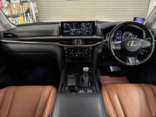 レクサスＬＸ５７０　本州仕入　寒冷地仕様　禁煙車　リアエンターテイメント　ダブルエイトスポイラー＆マフラー　５連ＬＥＤデイライト　レクサスセーフティセンス　純正２１インチＡＷ　社外１８ＡＷ＋スタッドレスタイヤ付 4WD 5700 5Dr