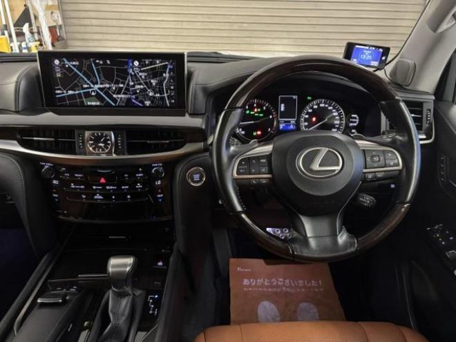 レクサスＬＸ５７０　本州仕入　寒冷地仕様　禁煙車　リアエンターテイメント　ダブルエイトスポイラー＆マフラー　５連ＬＥＤデイライト　レクサスセーフティセンス　純正２１インチＡＷ　社外１８ＡＷ＋スタッドレスタイヤ付 4WD 5700 5Dr
