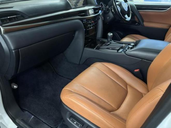 レクサスＬＸ５７０　本州仕入　寒冷地仕様　禁煙車　リアエンターテイメント　ダブルエイトスポイラー＆マフラー　５連ＬＥＤデイライト　レクサスセーフティセンス　純正２１インチＡＷ　社外１８ＡＷ＋スタッドレスタイヤ付 4WD 5700 5Dr