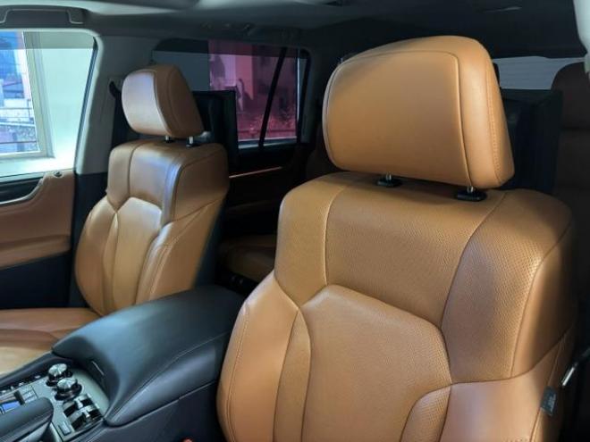 レクサスＬＸ５７０　本州仕入　寒冷地仕様　禁煙車　リアエンターテイメント　ダブルエイトスポイラー＆マフラー　５連ＬＥＤデイライト　レクサスセーフティセンス　純正２１インチＡＷ　社外１８ＡＷ＋スタッドレスタイヤ付 4WD 5700 5Dr